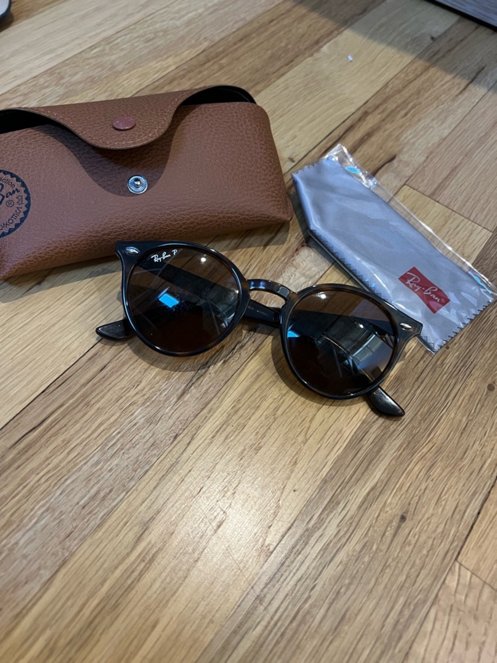Ray-Ban Round Tortoise Sunglasses with Brown Lenses
